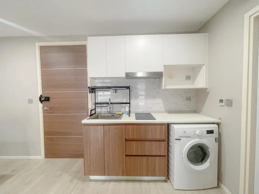 Condo for rent, Atmoz Ladprao 71, nice decorated room Install wallpaper in the whole room and get the best price. Book now.
