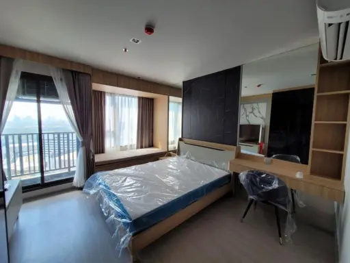 The room has everything. Really everything, the best price you have to rent. Built-in, beautifully arranged, rent it now!!