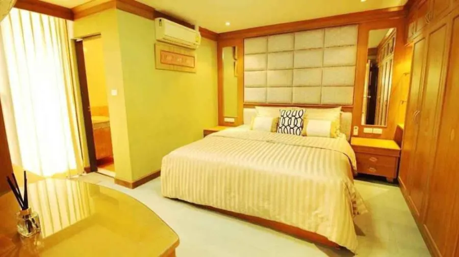 Rent/Sale รัชดาซิตี้ 18 ห้องสวยหรูมาก เฟอร์บิ๊วอินไม้สักทั้งห้อง อยู่เป็นครอบครัวได้สบายๆ รีบจองด่วน