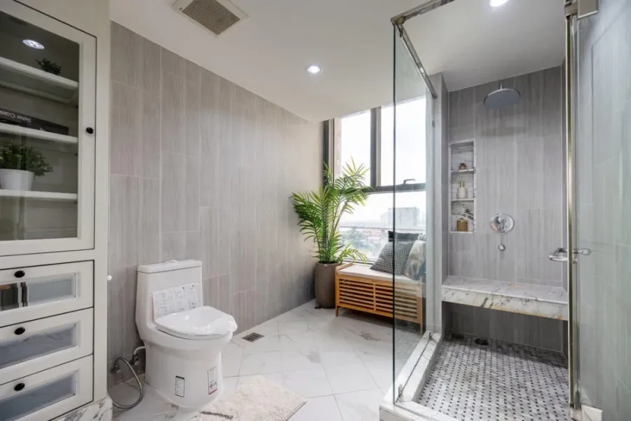Urgent sale! The Pano Rama 3, beautifully decorated unit with high-quality built-in furniture, panoramic views of the Chao Phraya River and Bhumibol B