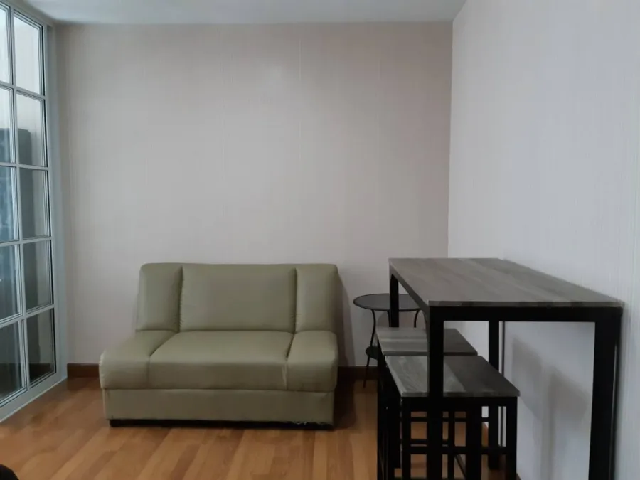 For rent: Regent Home Bang Son, Building C, 19th floor, swimming pool view. The room is divided into proportions, fully decorated, livable. Book now.