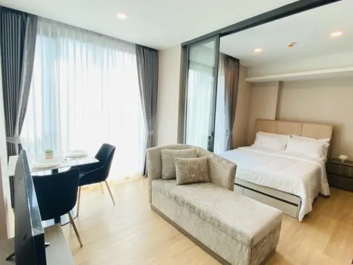 ขาย/ให้เช่า LLOYD Soonvijai - Thonglor Condo ห้องน่าอยู่ เฟอร๋ครบ + เครื่องใช้ไฟฟ้าพร้อม จองเลยก่อนพลาด!! images