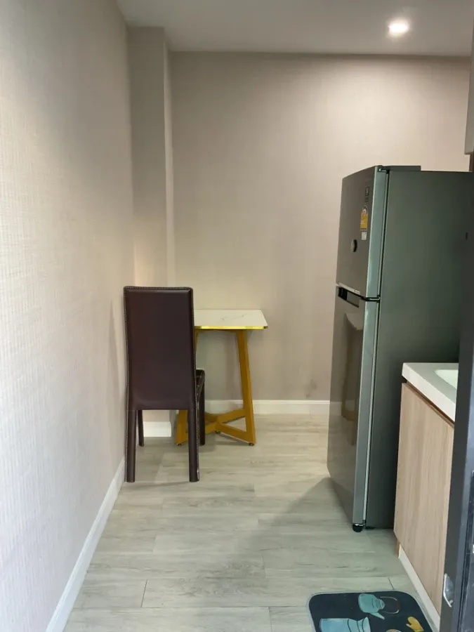 For rent: V Condo Salaya, large room, comfortable, usable area, plus a good price. If you don't book, you'll regret it.