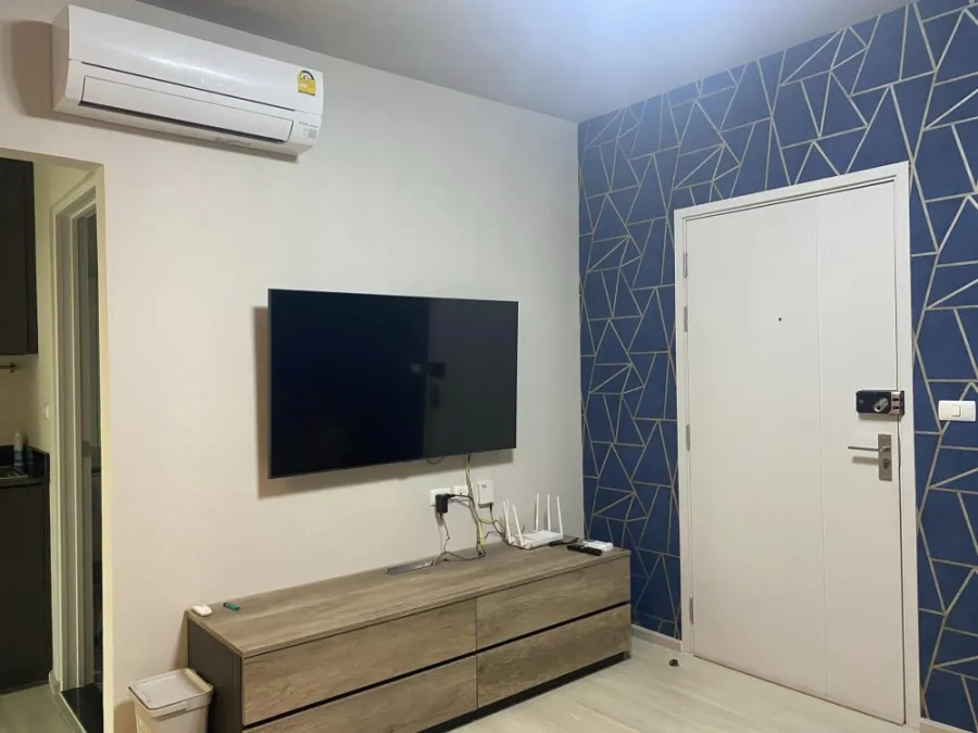 For rent Unio Ramkhamhaeng-Serithai Big screen TV, watch movies to your heart's content. Comes with a leather sofa that is comfortable to sit on and n
