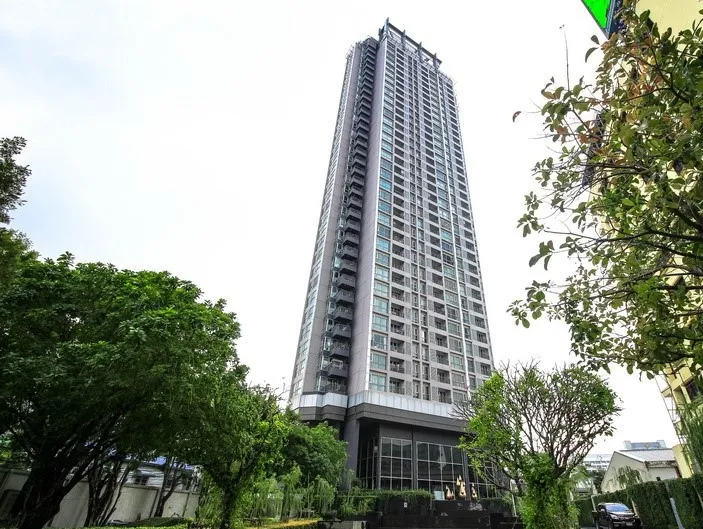 ขาย ปล่อยเช่า คอนโด Rhythm สาธร ห้องกว้างขวาง ชั้น 38 เป็น City view จองด่วนๆ อย่ารอช้า