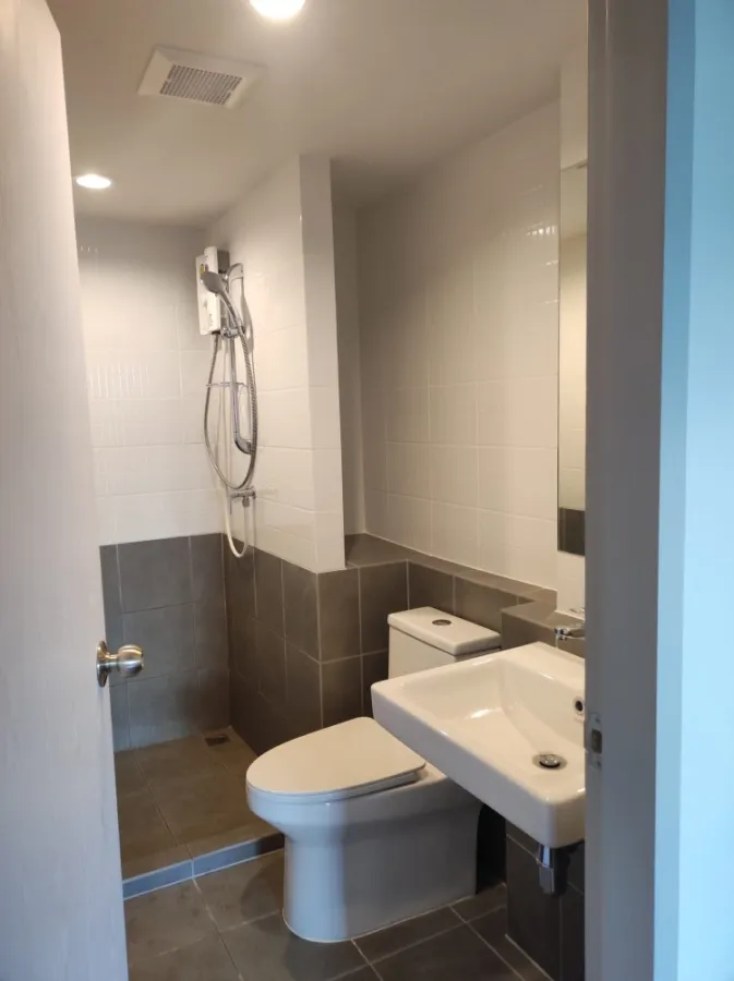 For rent: Niche Mono Rama 9. The room is separated into sections. Complete electrical appliances Reserve first and stay first.
