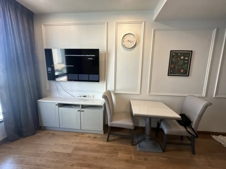 For rent: The Editor, 10th floor, fully furnished with all appliances. No noise from the BTS train. Book now!