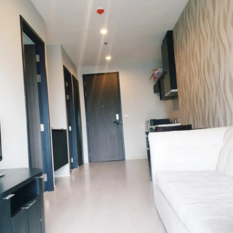 Condo for sale at Rhythm Sukhumvit 44/1, 1 bedroom, 1 bath, fully furnished room, ready to move in, beautiful view, very cheap.