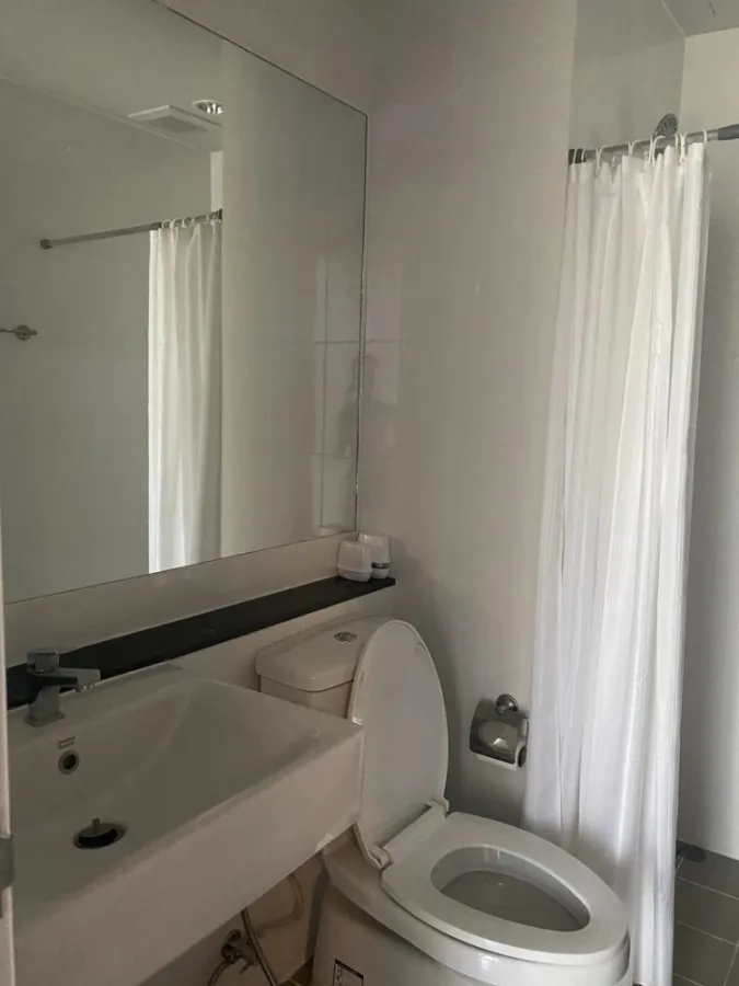 For rent Unio Ramkhamhaeng-Serithai Big screen TV, watch movies to your heart's content. Comes with a leather sofa that is comfortable to sit on and n