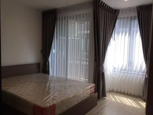 Urgent for rent, Atmoz Ladprao 71, the room is open and airy. Don't be afraid to wait and come quickly.
