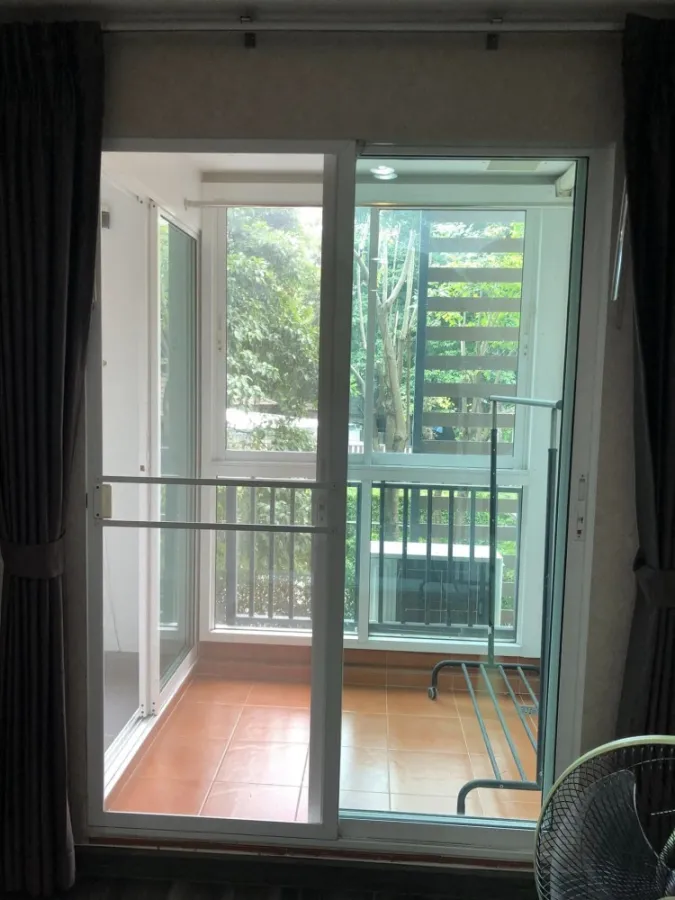 Sell, rent, Regent Home 22, Sukhumvit 85, empty room, lots of usable space. Separate the kitchen. Book now. Don't miss it.