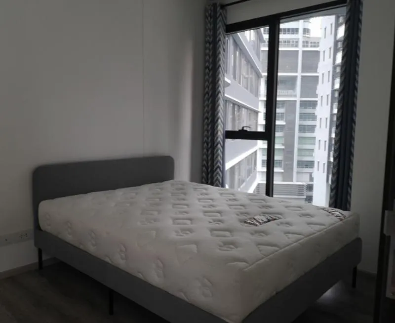 For rent Ideo Mobi Asoke, the central area here is very beautiful. Descriptive pool view Hurry up and book now!!