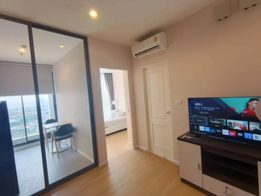 For rent: The Cuvée Tiwanon. The room is partitioned into separate, clearly defined zones and comes fully furnished. Move in now!