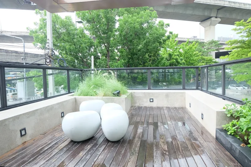 For sale the base rama 9 - ramkhamhaeng. Simple tone color room, beautifully decorated, fully furnished, the price is striking, so hurry can't miss it.