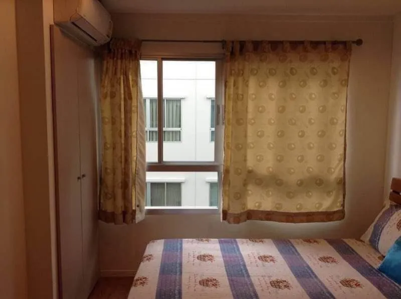 Sell ​​/ rent urgently !! Condo Lumpini Ville Sukhumvit 109 - Bearing, furniture and appliances. Calming atmosphere Pool view, book now !!