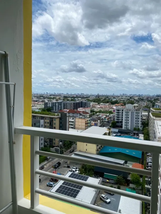 Selling a Premsiri Boutique Park condo, Kaset-Nawamin area. The unit is well-partitioned, in good condition, and ready to move in.
