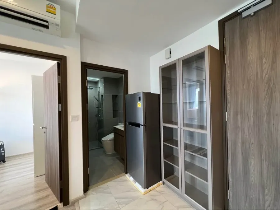 For rent: Ideo Mobi Asoke, 32nd floor, open view, front of the project, room facing Makkasan Park, fully furnished, ready to move in