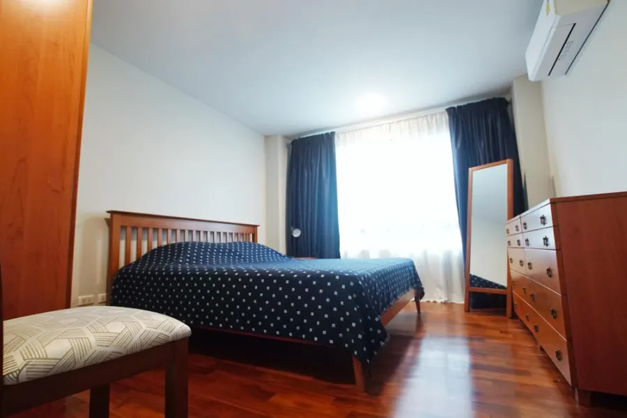 Sell / rent Condo 49 Plus, east, large room, private, fully furnished, complete electrical appliances