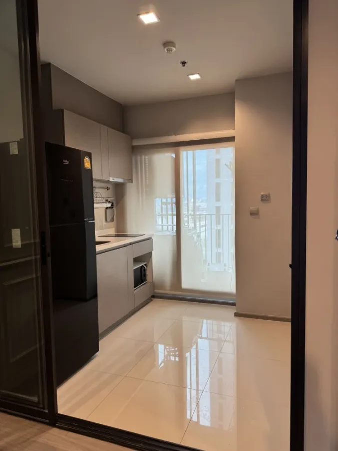 For sale or rent: Life Asoke-Rama 9. Nice, fully furnished unit with complete amenities. Don't miss out!