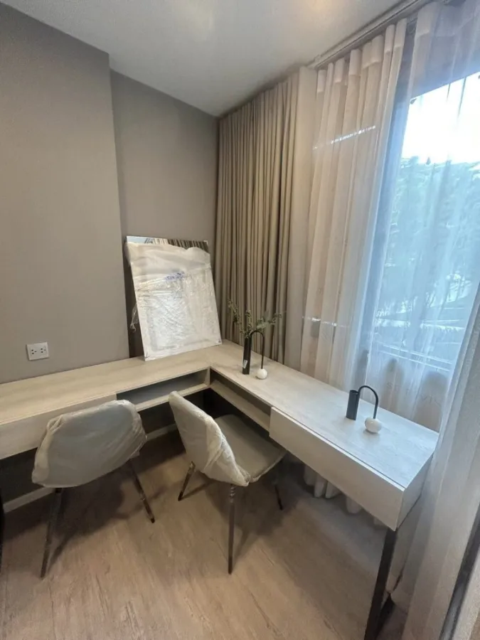 For rent, Cave Eva, 2nd floor, beautifully decorated, 2nd floor, garden view, room ready to move in. Just carry one bag.