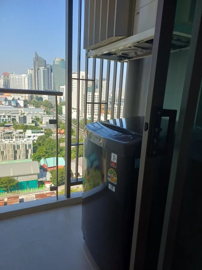 For rent: Supalai Oriental Sukhumvit 39. Spacious and comfortable room, fully furnished. Book now!