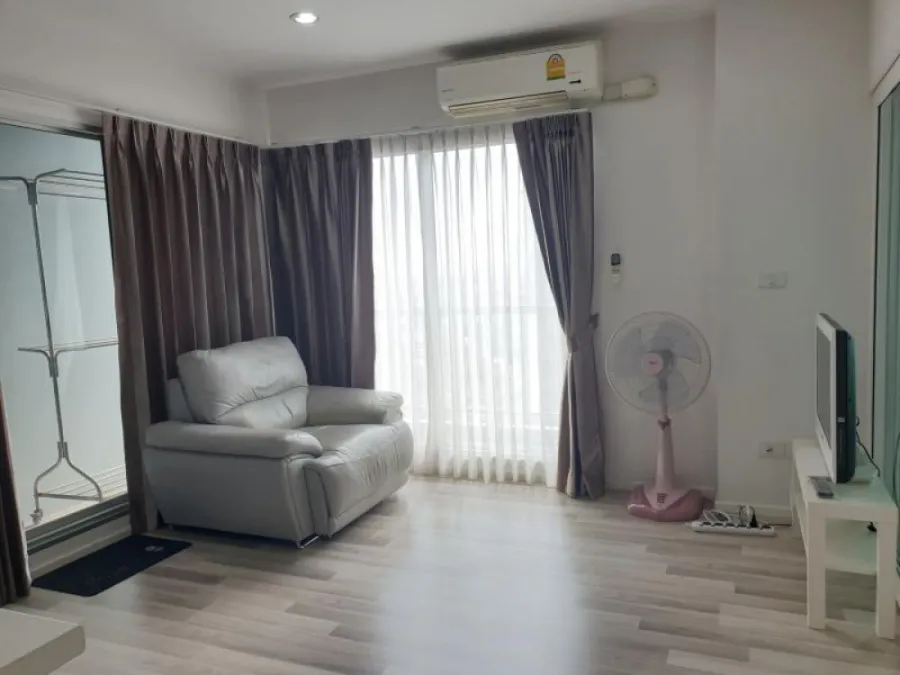Selling The Key Chaengwattana, beautiful room, clean, fully furnished, corner room, giving you the most privacy. Don't wait, book now.