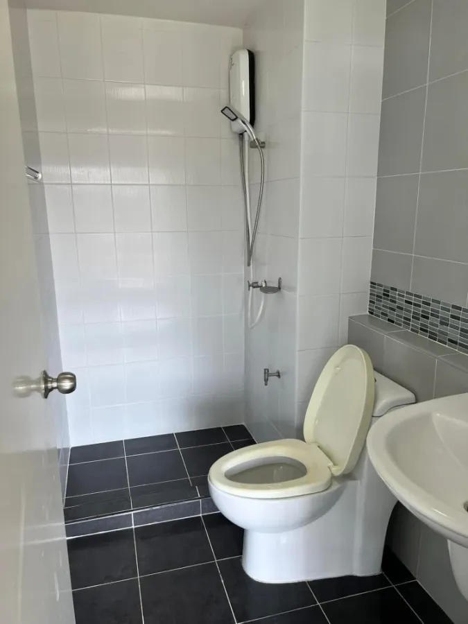 D Condo Onnut-Suvarnabhumi, 4th floor, fully furnished, available for rent. Book now!