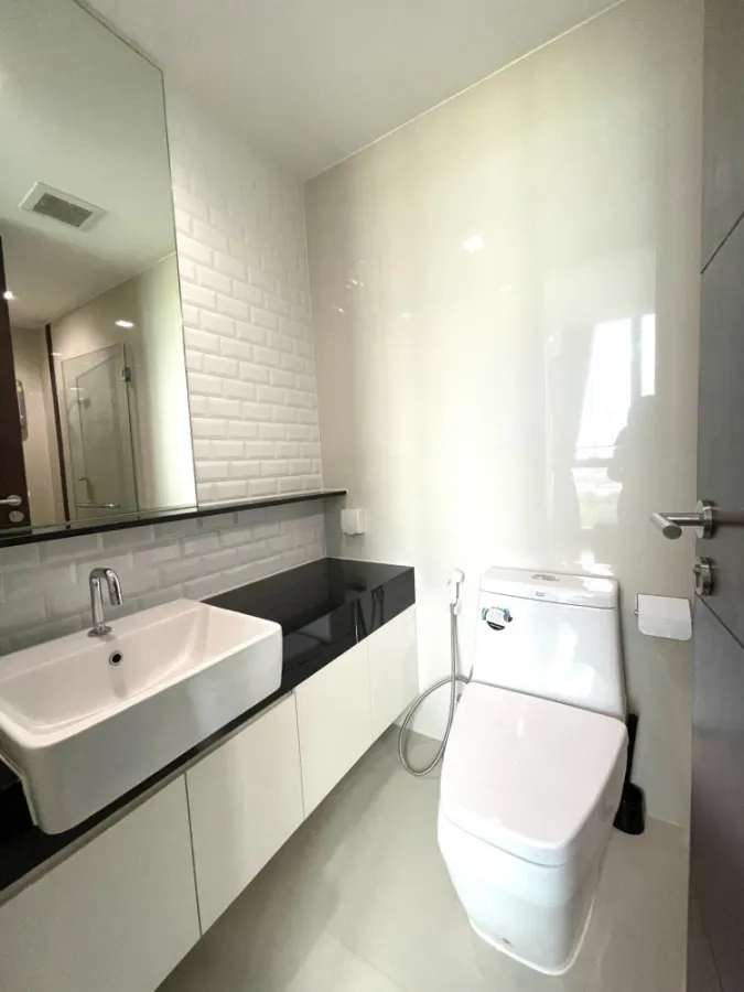 For rent!! Wish Signature Midtown Siam Condo, 22nd floor, south facing, beautiful room, very livable, great price, don't miss it!!