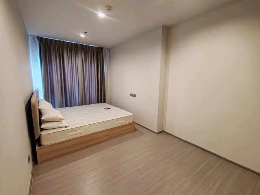 For sale or rent: Life Asoke Hype, 2 bedrooms, spacious living area, great location, beautiful view. Don't miss this opportunity!