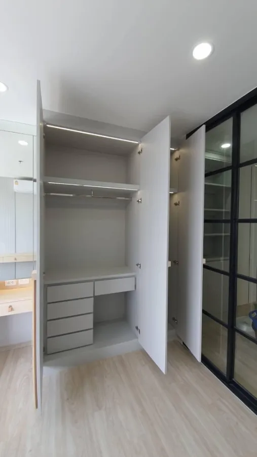 Supalai Loft for sale, Yaek Fai Chai Station, 23rd floor, good view, open and airy, great built-in room, nice to live in. Don't miss out on something