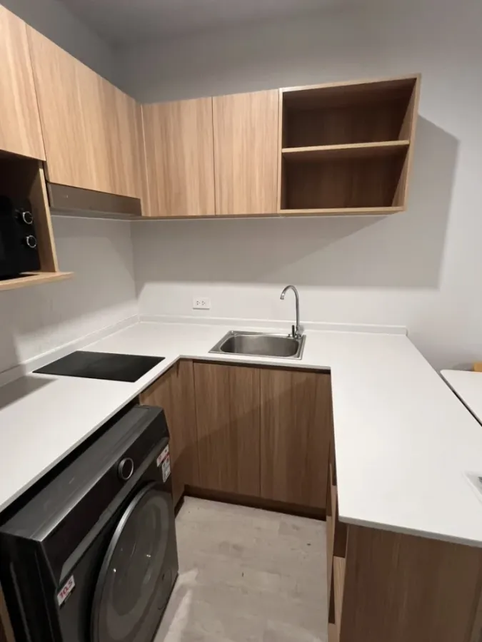 Selling Nue Noble Centre Bangna. Well-designed space with complete functionality, fully furnished and equipped with appliances.