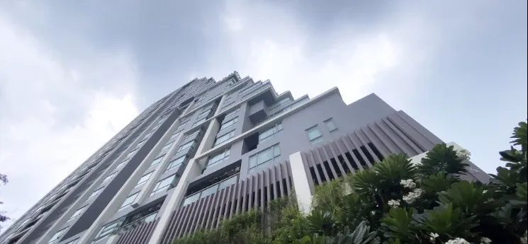 For rent H Condo Sukhumvit 43, great room number. Simply decorated, very livable, lots of usable space, book now.