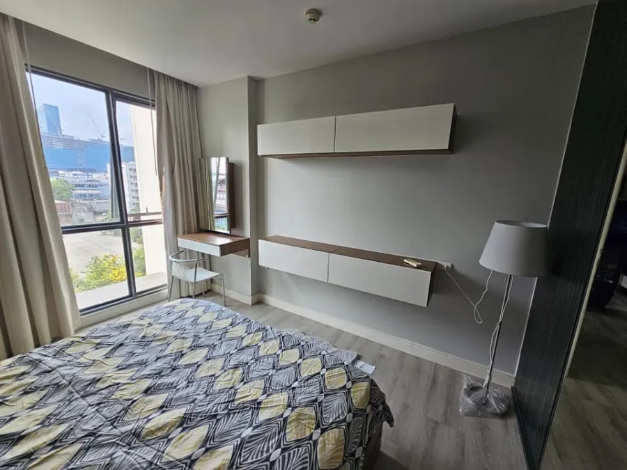 For rent: The Room Sukhumvit 62, bedrooms with awesome wallpaper. The view saw many shady trees. Let me tell you, you have to make a reservation.