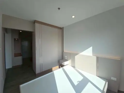 For rent: Regent Home Wuttakat, high floor unit, excellent condition, beautifully built-in furnishings, ready to move in immediately. images
