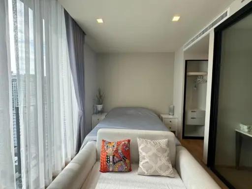 Condo for rent: Noble Around Sukhumvit 33, 19th floor, STUDIO room, simply decorated, nice to live in, don't miss it.
