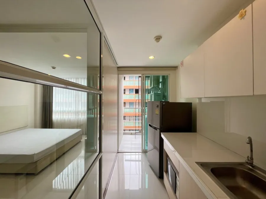 For sale: Element Srinakarin, peaceful and private, close to nature, spacious room, not cramped, fully furnished, ready to move in