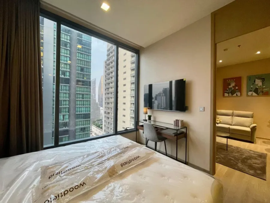 For rent: The Esse Asoke, electric sofa that can be reclined, ceiling height 3 meters, plus a good bathtub. Hurry and reserve it quickly.