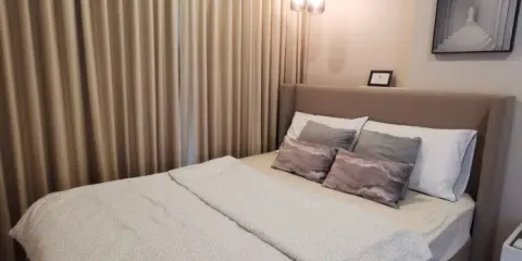 ให้เช่า Lumpini Suite Phetchaburi-Makkasan ห้องนี้ตกแต่งคุมโทน ใช้เฟอร์อย่างดี วิวสวนร่มรื่น จองเลย