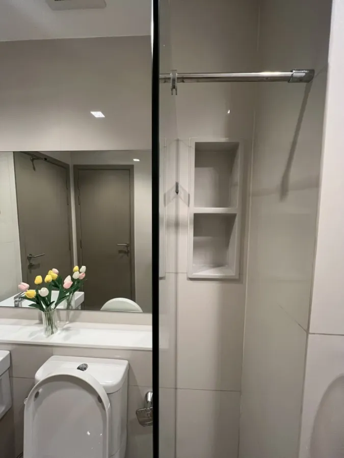 Condo for rent, Life Asoke-Rama 9, ready-to-move-in condo on prime location, business area, urgent!!