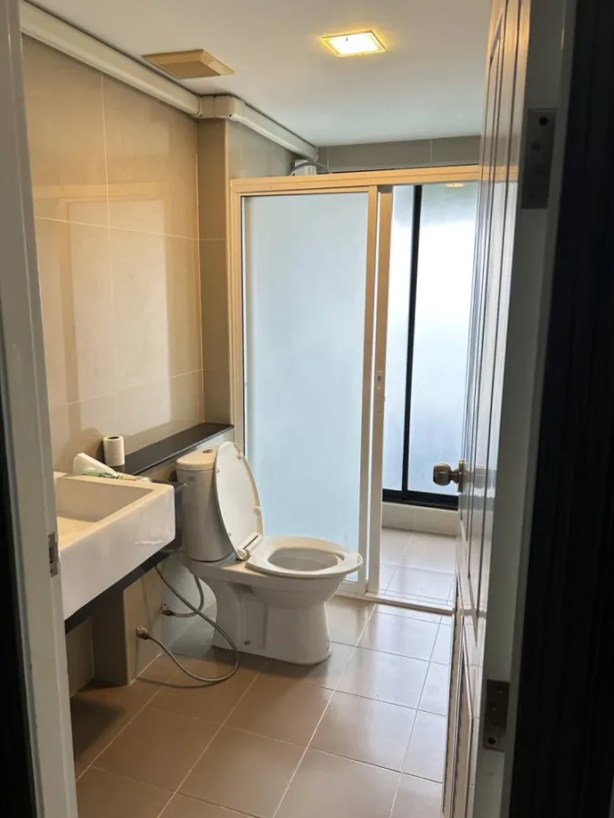 For rent Living Avenue Bangsaen, 4th floor, spacious room, fully furnished, nice to live in, reserve now, hurry!