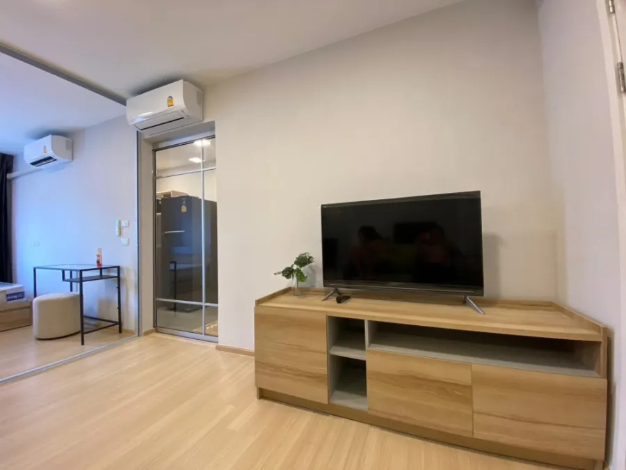 Sell Plum Condo Rangsit Alive Phase 1, 7th floor, pool view Free furniture and electrical appliances in the whole room. Book now.