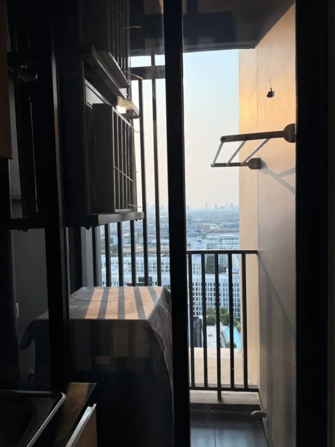 Selling Niche MONO Sukhumvit-Bearing, ready to move in immediately. No need to buy additional furniture or appliances.