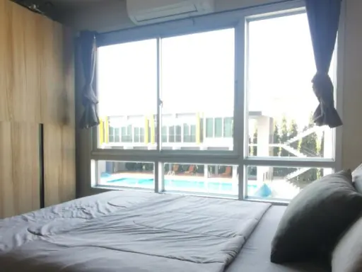 Sell BE CONDO Phahon Yothin, very good price, has a beautiful pool view. Well furnished in the whole room If interested, hurry up to reserve before it images