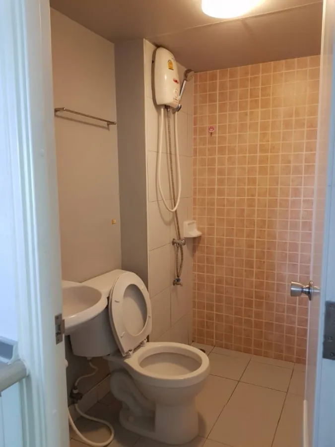 For rent urgently!! Condo Lumpini Condo Town Romklao-Suvarnabhumi, good location, near Suvarnabhumi Airport, book now!!