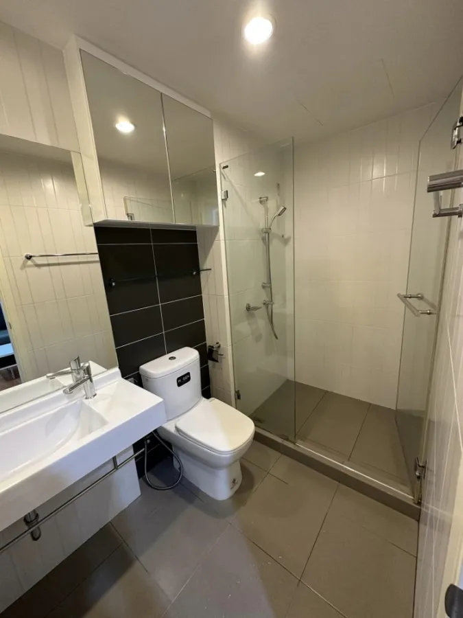 For rent, The President Sathorn-Ratchapruek, 2nd floor, 18th floor, unblocked view, nice room, well furnished, hurry and book now.