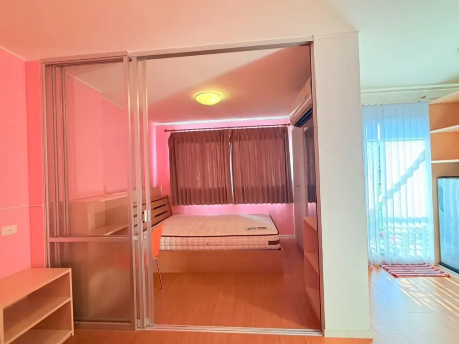 For rent Lumpini Condotown Chonburi - Sukhumvit, 6th floor, partitioned room, fully furnished, reserve now.