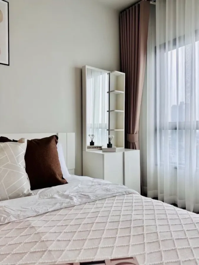 Rich Point @ BTS Wutthakat for rent. Beautifully decorated room with pool view. Book now!