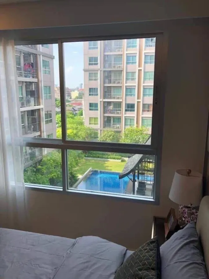 Condo for rent, dBURA PRANNOK, pool view, very beautiful room, fully furnished. You can carry your bag in.