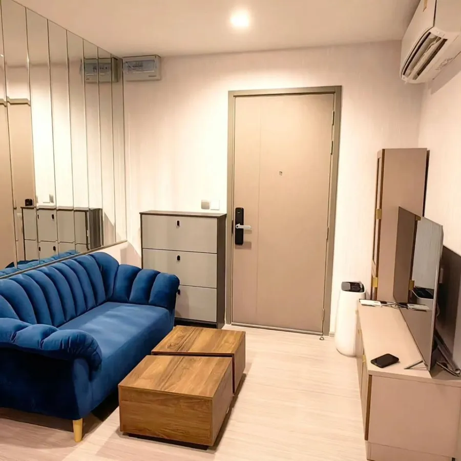 For rent, Life Asoke Hype, beautifully decorated room with built-in, not good, the best value price, not booking is very missed.