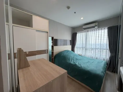 For rent: The Tempo Grand Sathorn-Wutthakat. Pool view, great ventilation, very comfortable living space. Comes with gorgeous built-in furniture. Book images
